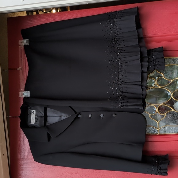 Tahari Elegant Black Beaded Skirt Suit - Picture 1 of 13